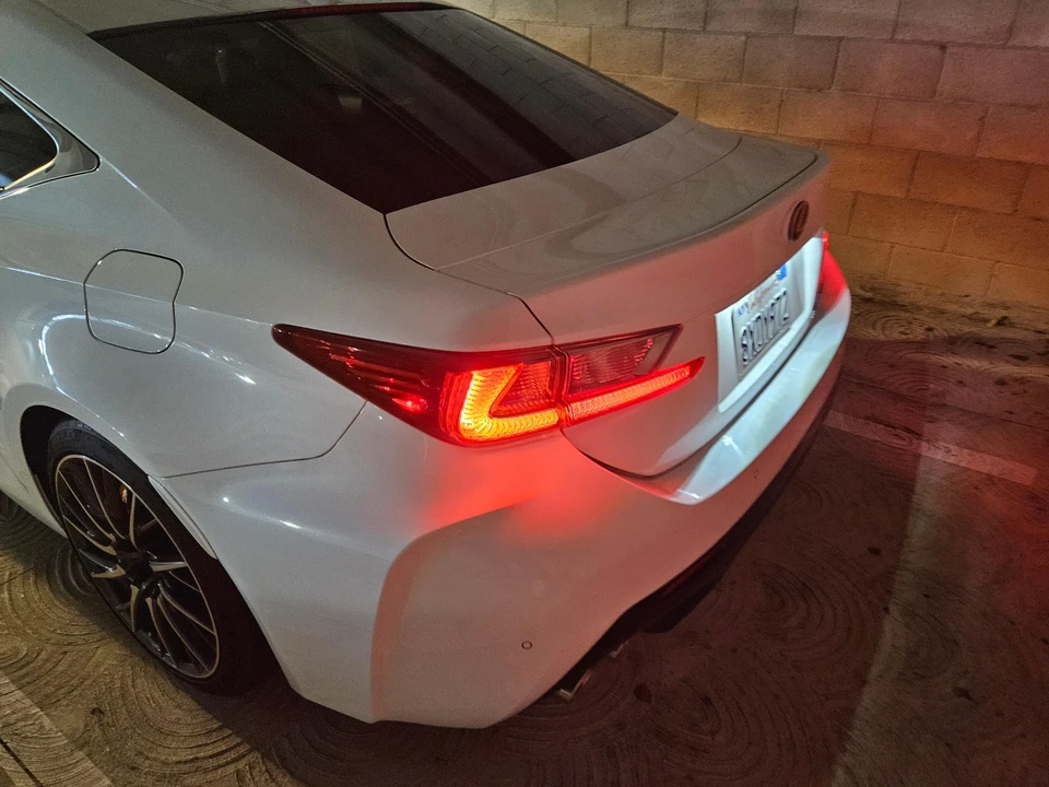 2017 Lexus RC F - Image 28 of 31