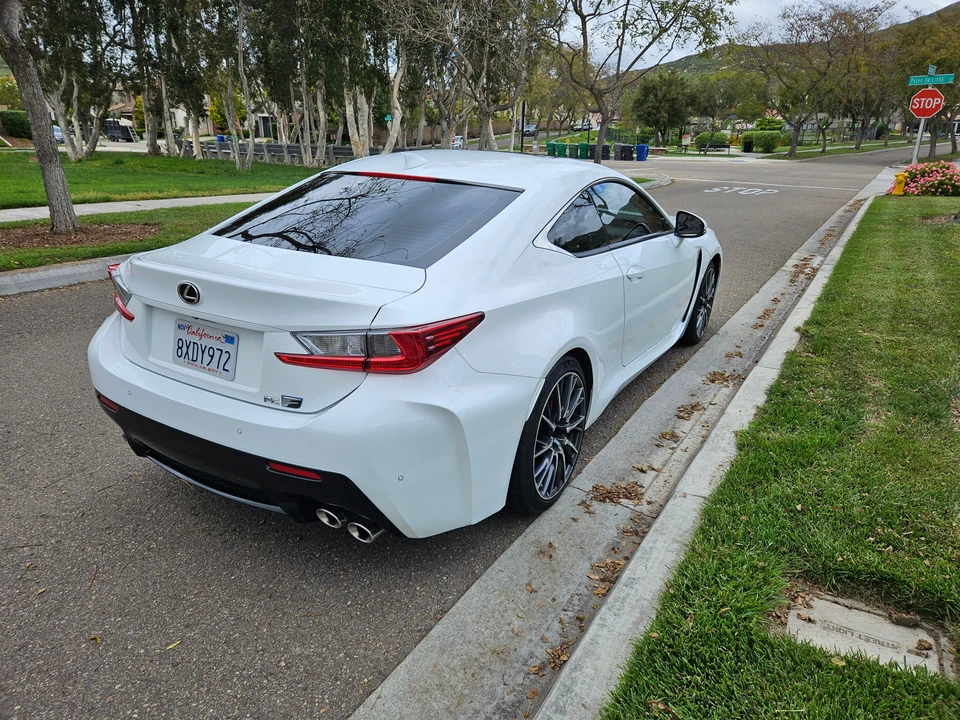 2017 Lexus RC F - Image 17 of 31