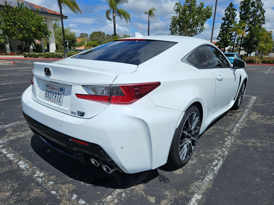 2017 Lexus RC F - Image 18 of 31