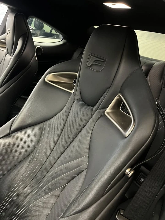 2017 Lexus RC F - Image 8 of 9