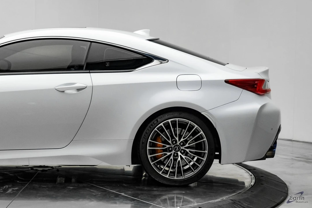 2017 Lexus RC F - Image 8 of 12