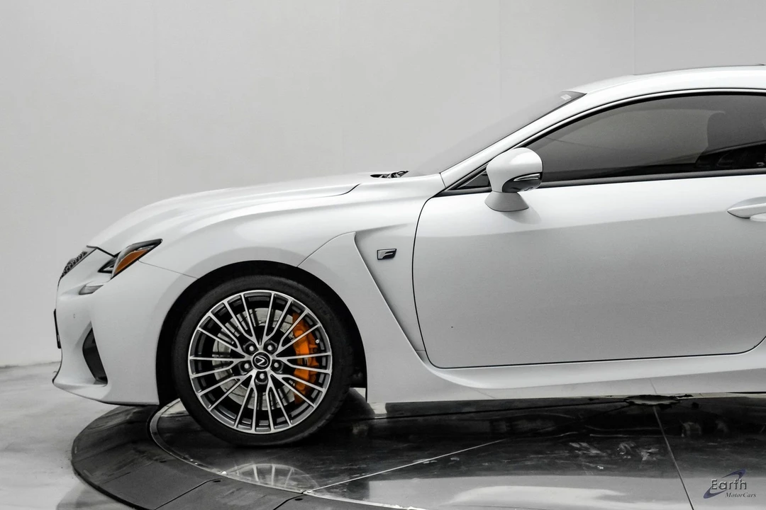 2017 Lexus RC F - Image 7 of 12