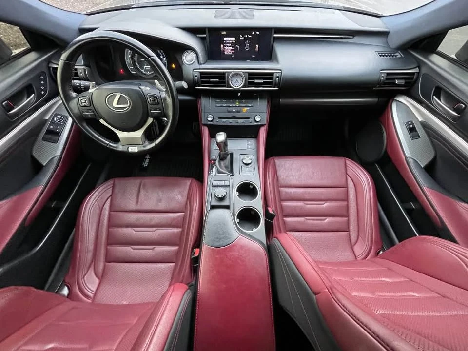 2017 Lexus RC - Image 10 of 11