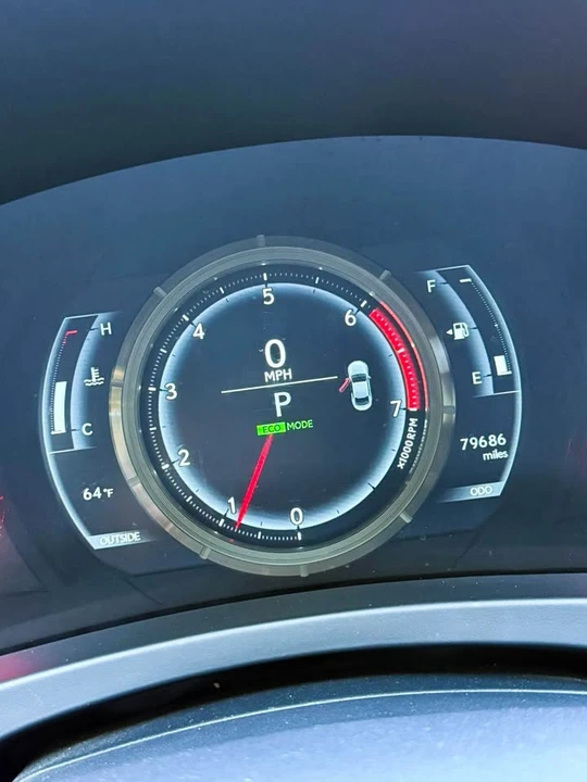 2017 Lexus RC - Image 11 of 14