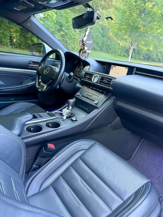 2017 Lexus RC - Image 10 of 14
