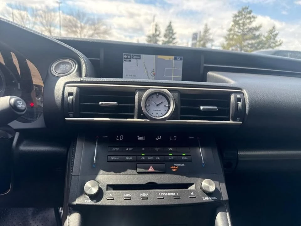 2017 Lexus RC - Image 19 of 20