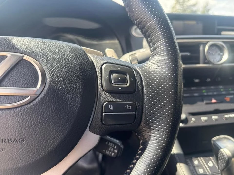 2017 Lexus RC - Image 16 of 20