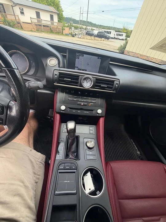 2017 Lexus RC - Image 10 of 13