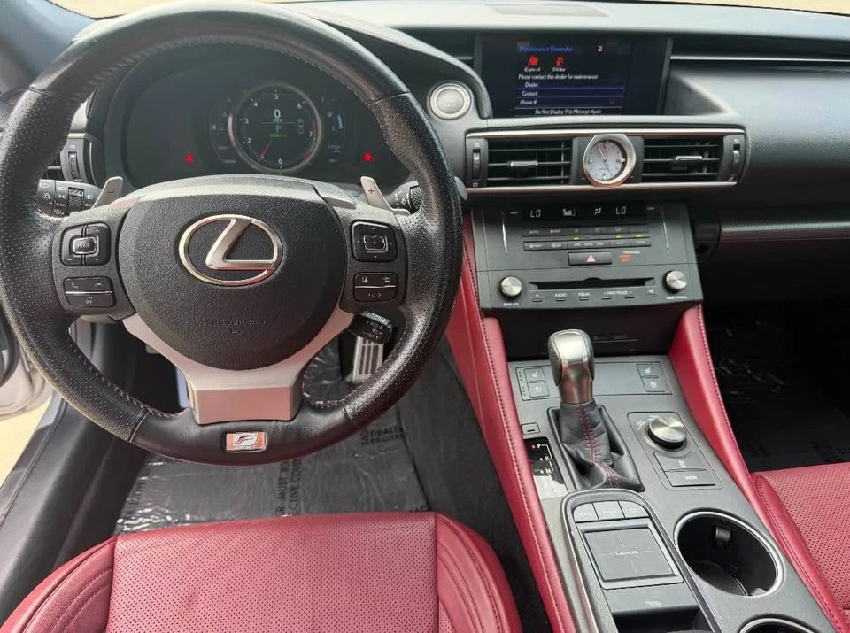 2017 Lexus RC - Image 9 of 10