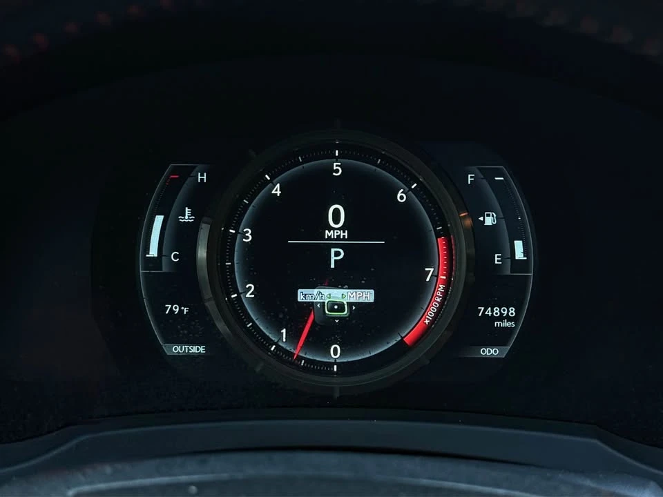 2017 Lexus RC - Image 18 of 20