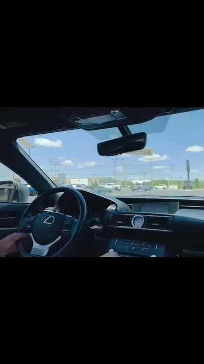 2017 Lexus RC - Image 18 of 18