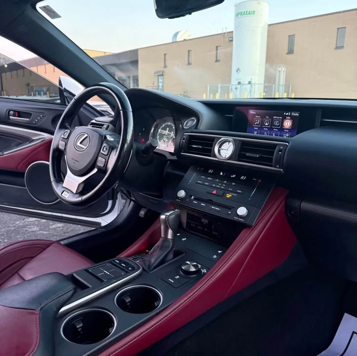 2017 Lexus RC - Image 10 of 19