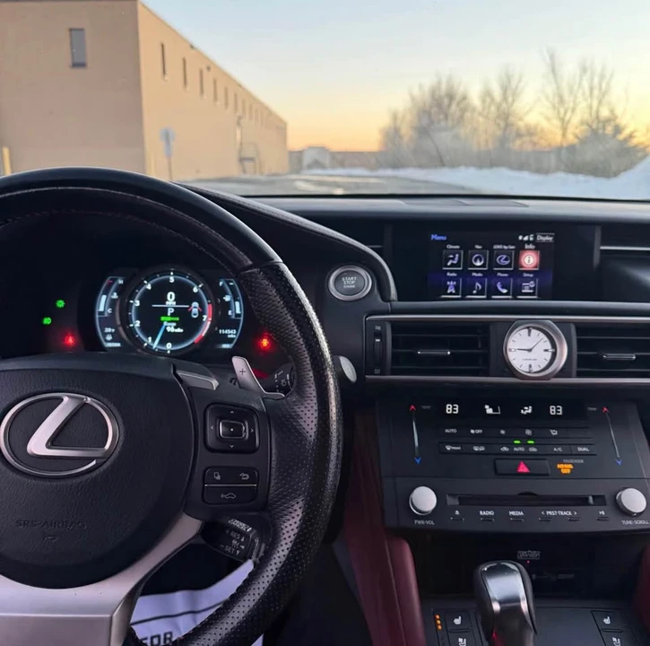 2017 Lexus RC - Image 13 of 19