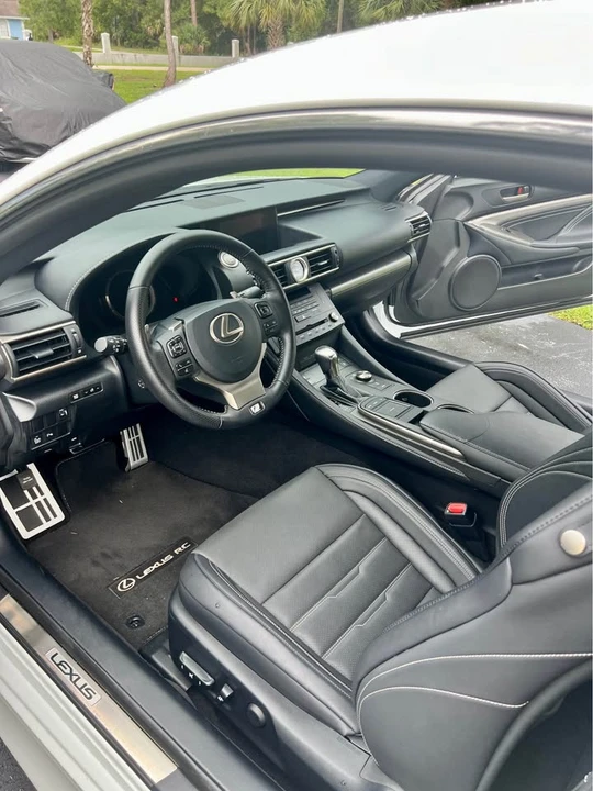 2017 Lexus RC - Image 8 of 12