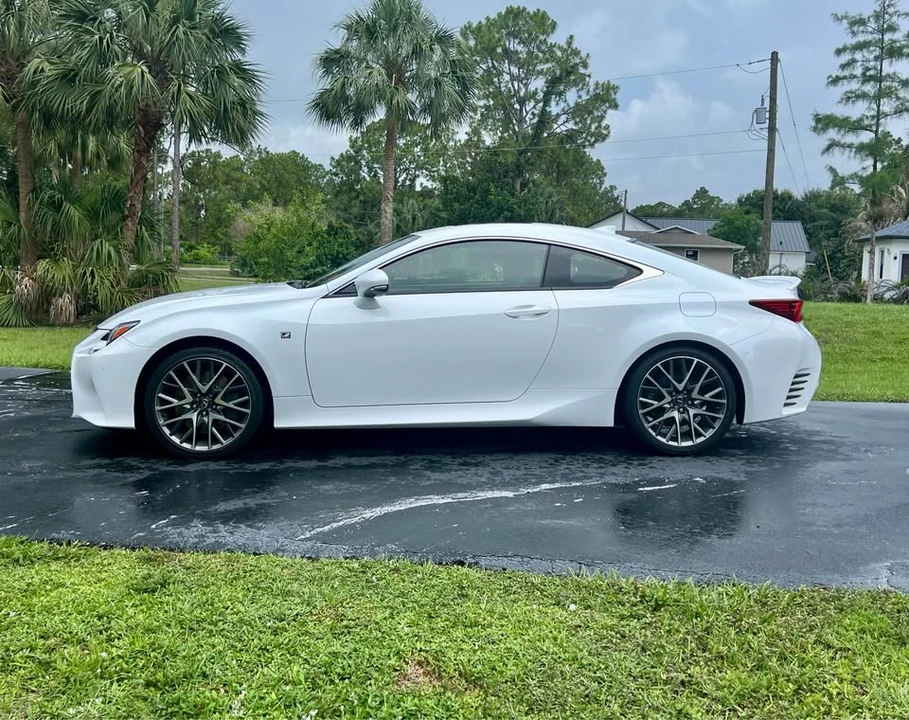 2017 Lexus RC - Image 2 of 12
