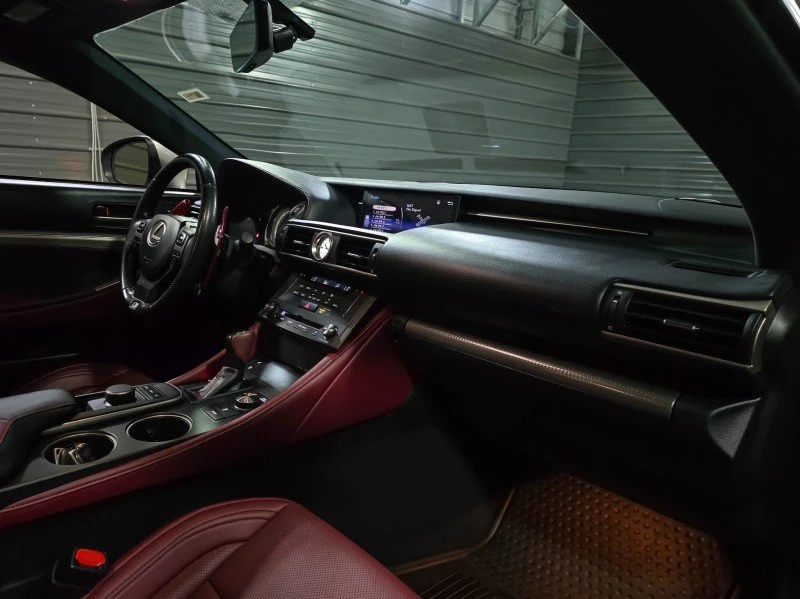 2017 Lexus RC - Image 11 of 20