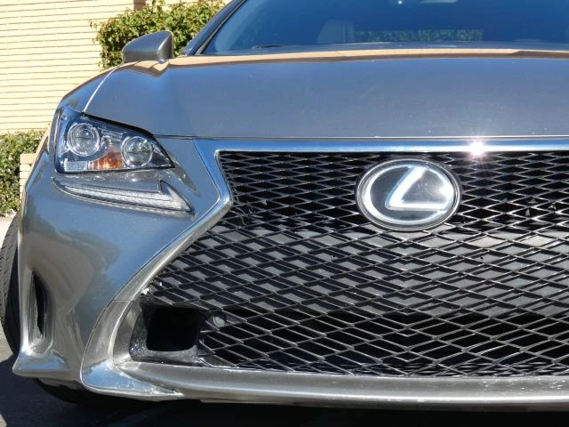 2017 Lexus RC - Image 18 of 21
