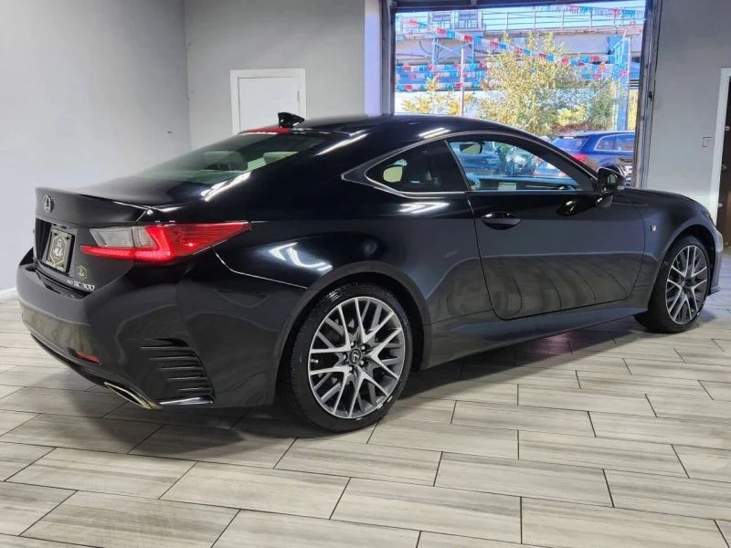 2017 Lexus RC - Image 5 of 12