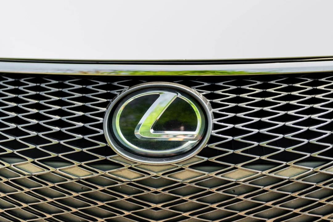 2017 Lexus RC - Image 22 of 31