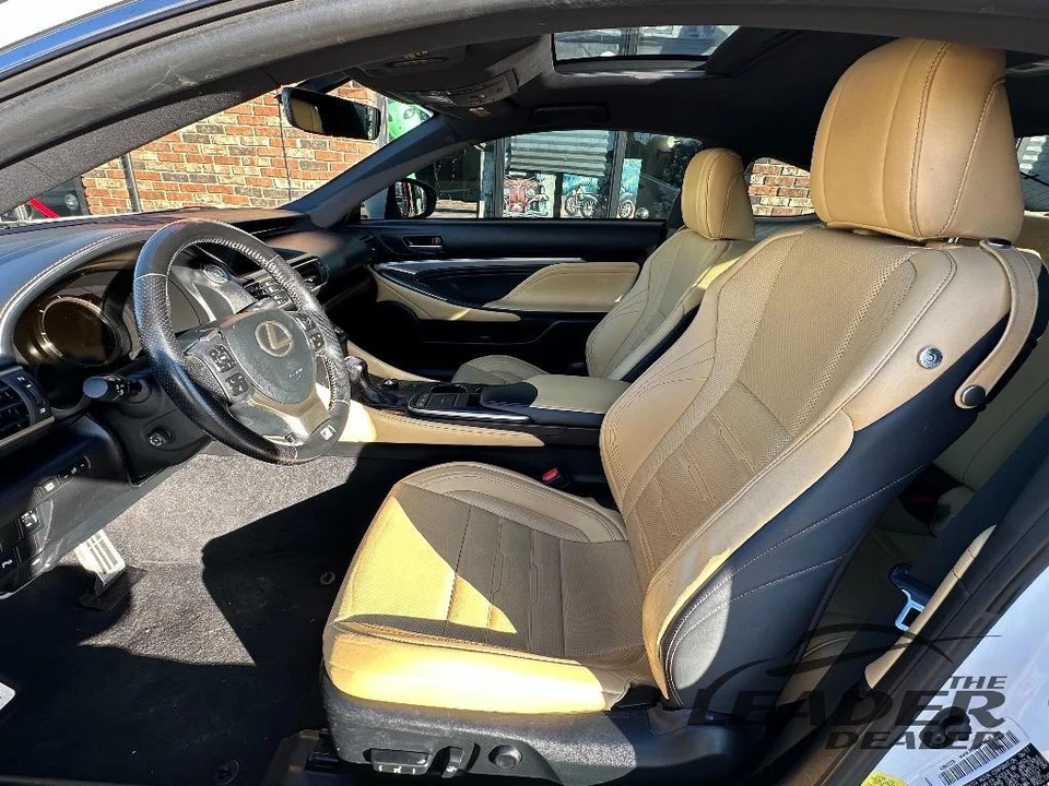 2017 Lexus RC - Image 5 of 8