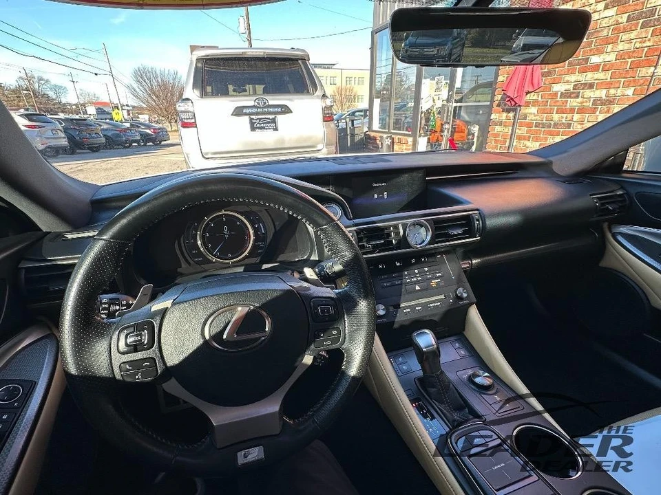 2017 Lexus RC - Image 8 of 8
