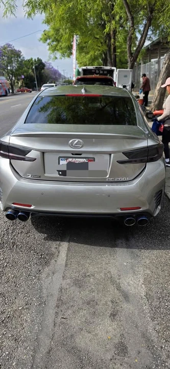 2017 Lexus RC - Image 8 of 15