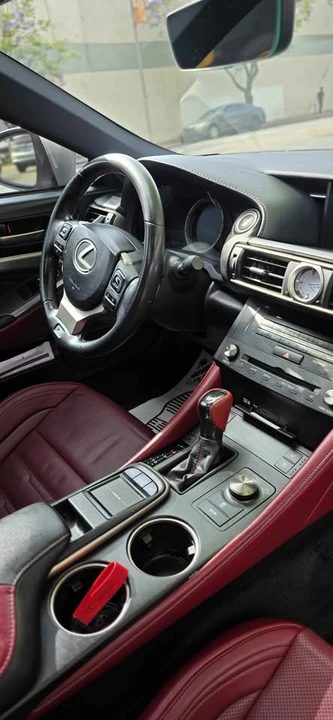 2017 Lexus RC - Image 10 of 15