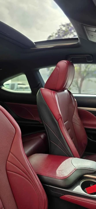 2017 Lexus RC - Image 9 of 15