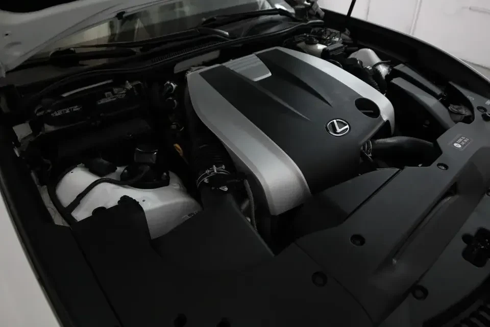 2017 Lexus RC - Image 16 of 17