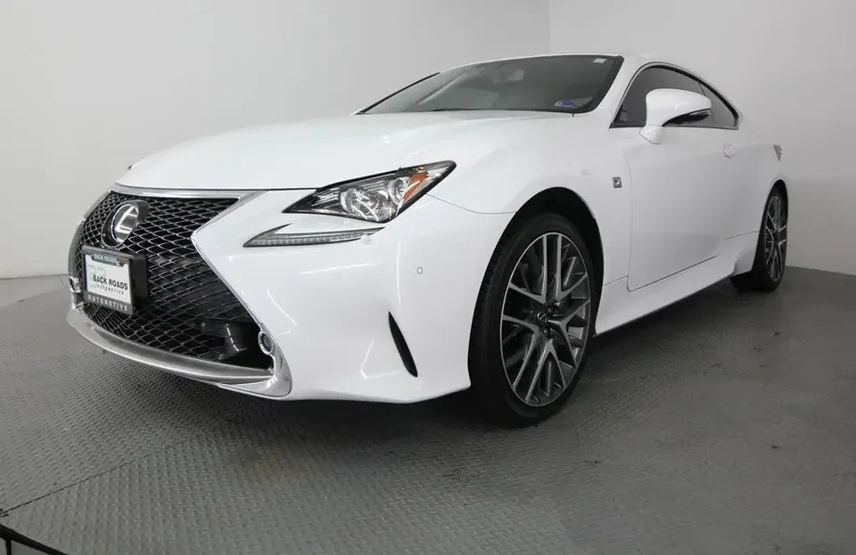 2017 Lexus RC - Image 2 of 17