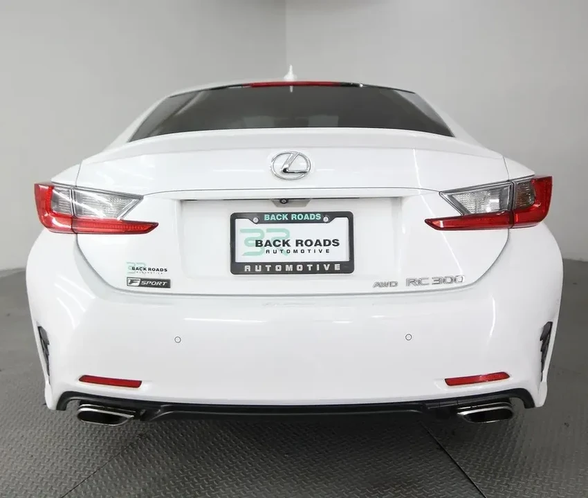2017 Lexus RC - Image 5 of 17