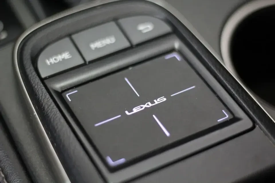2017 Lexus RC - Image 11 of 17