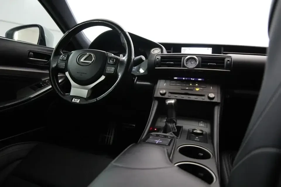 2017 Lexus RC - Image 6 of 17