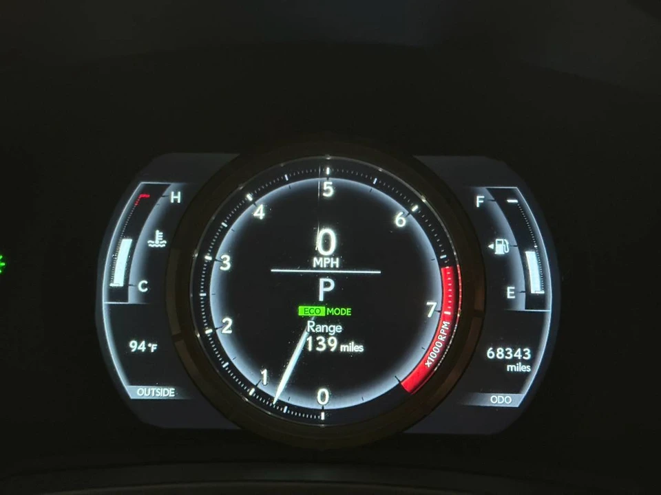 2017 Lexus RC F - Image 9 of 16
