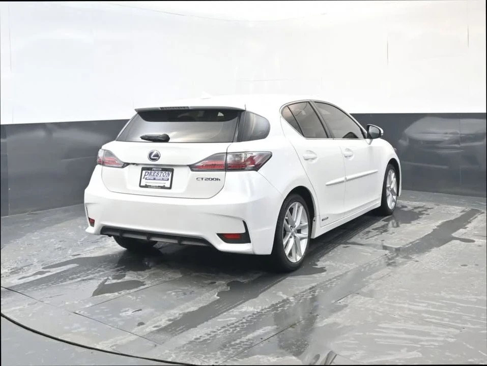 2017 Lexus CT - Image 5 of 20