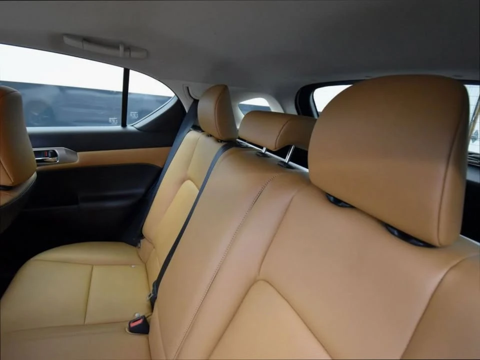 2017 Lexus CT - Image 12 of 20