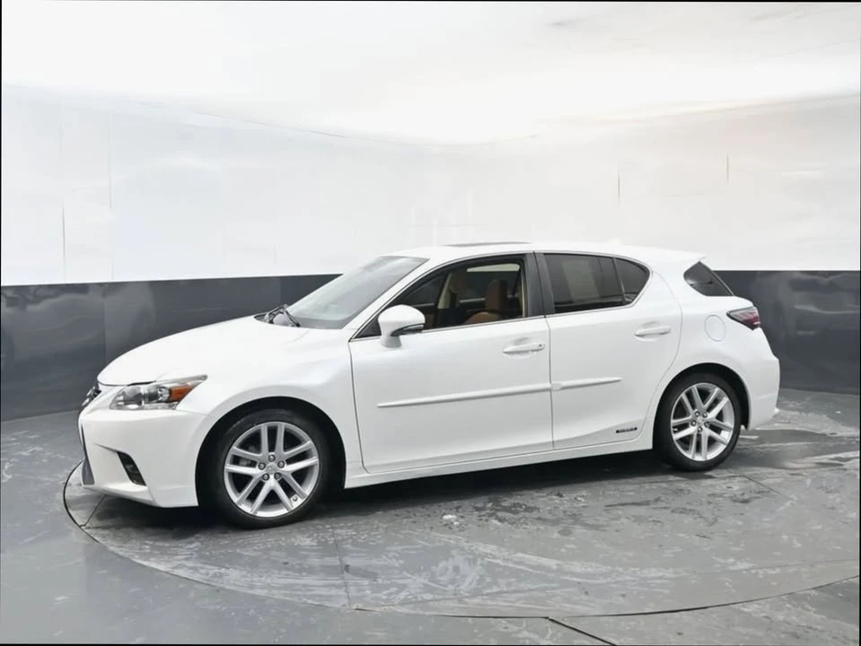2017 Lexus CT - Image 2 of 20
