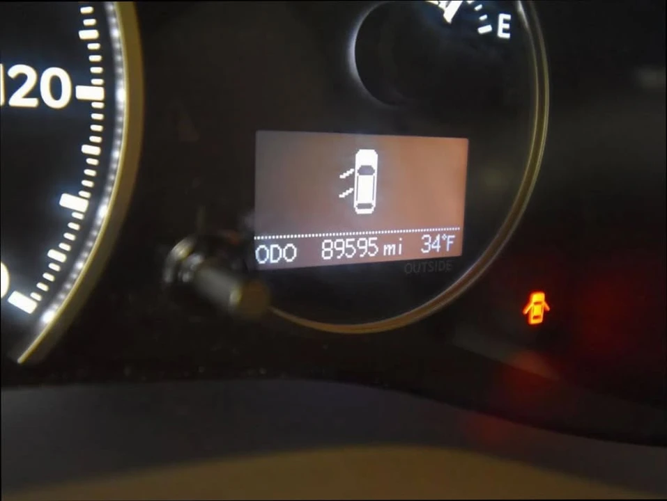 2017 Lexus CT - Image 15 of 20