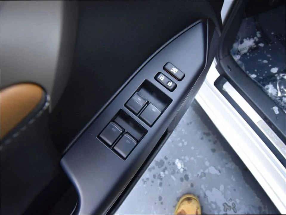 2017 Lexus CT - Image 13 of 20