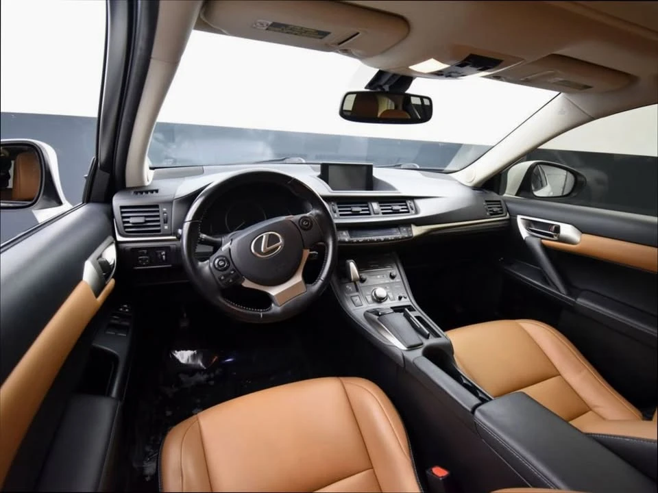 2017 Lexus CT - Image 11 of 20