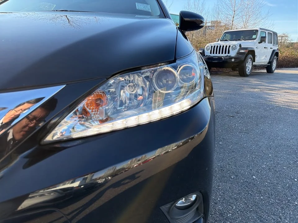 2017 Lexus CT - Image 11 of 20