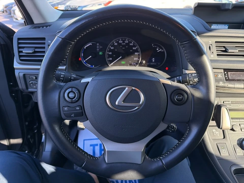 2017 Lexus CT - Image 15 of 20