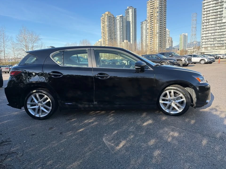 2017 Lexus CT - Image 8 of 20
