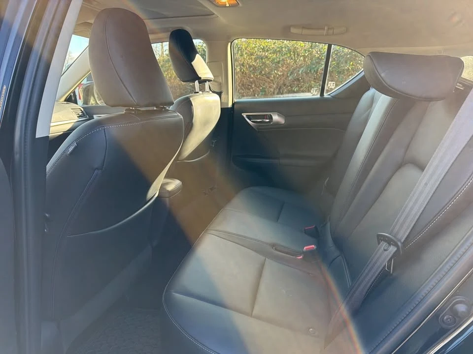 2017 Lexus CT - Image 11 of 17