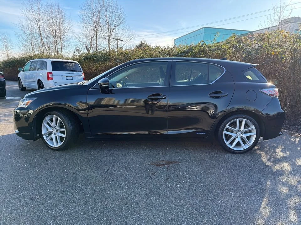 2017 Lexus CT - Image 2 of 17