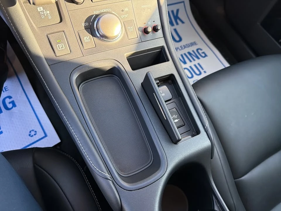 2017 Lexus CT - Image 15 of 17