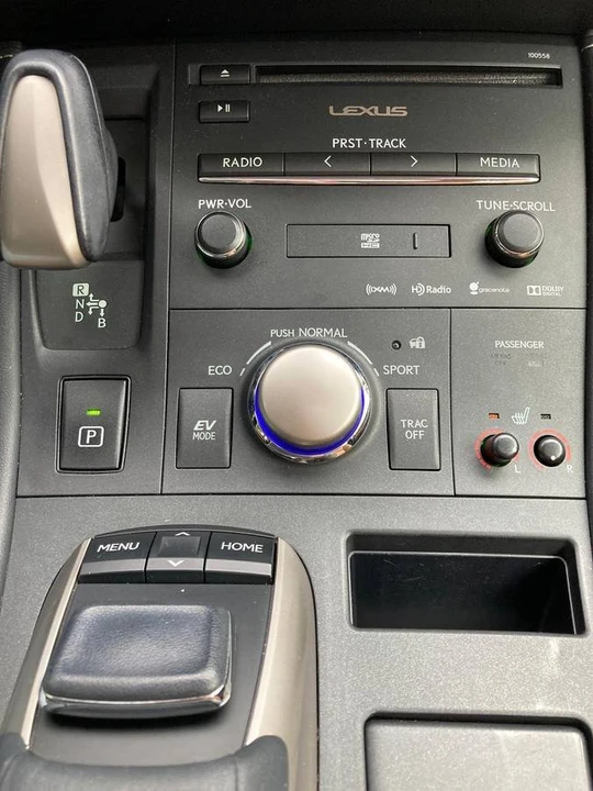 2017 Lexus CT - Image 8 of 10