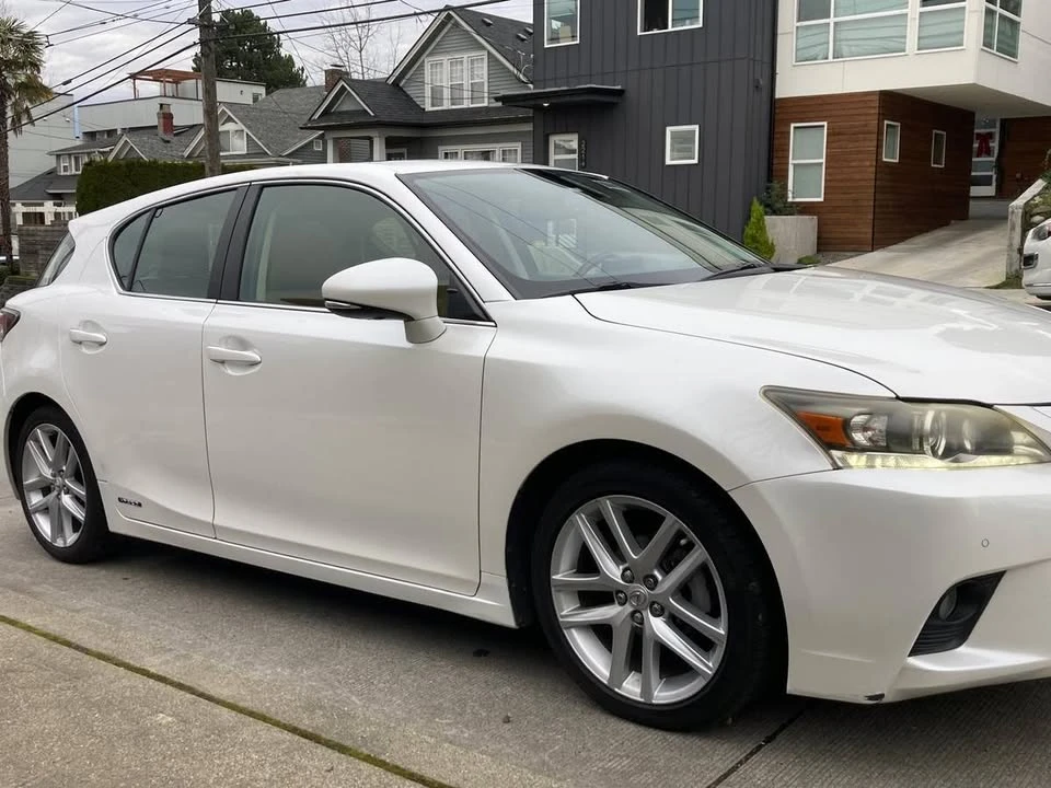 2017 Lexus CT - Image 2 of 10