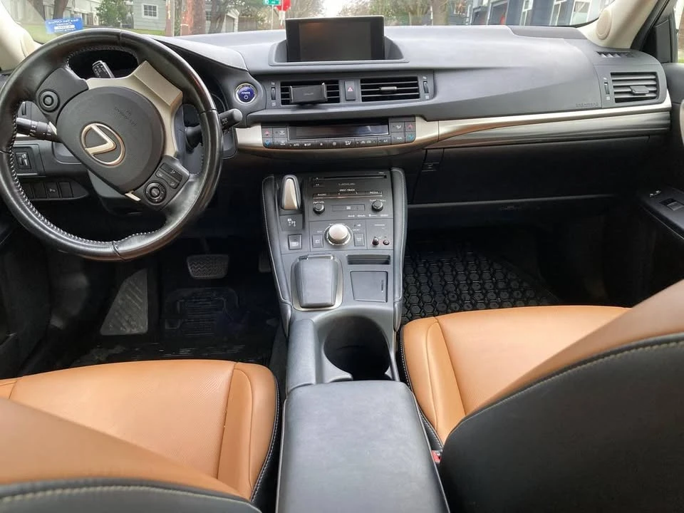 2017 Lexus CT - Image 4 of 10