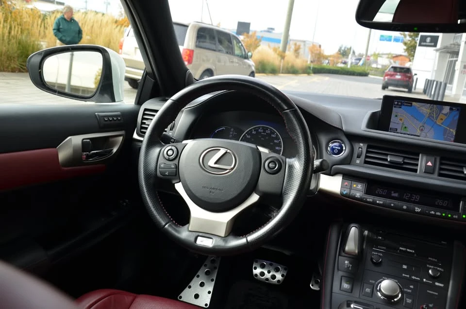 2017 Lexus CT - Image 13 of 16